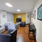 Excelente Casa Bem Localizada